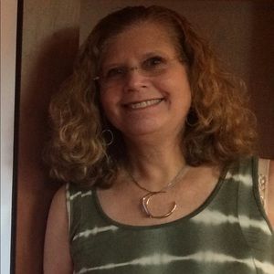 Meet your Posher, Crystal